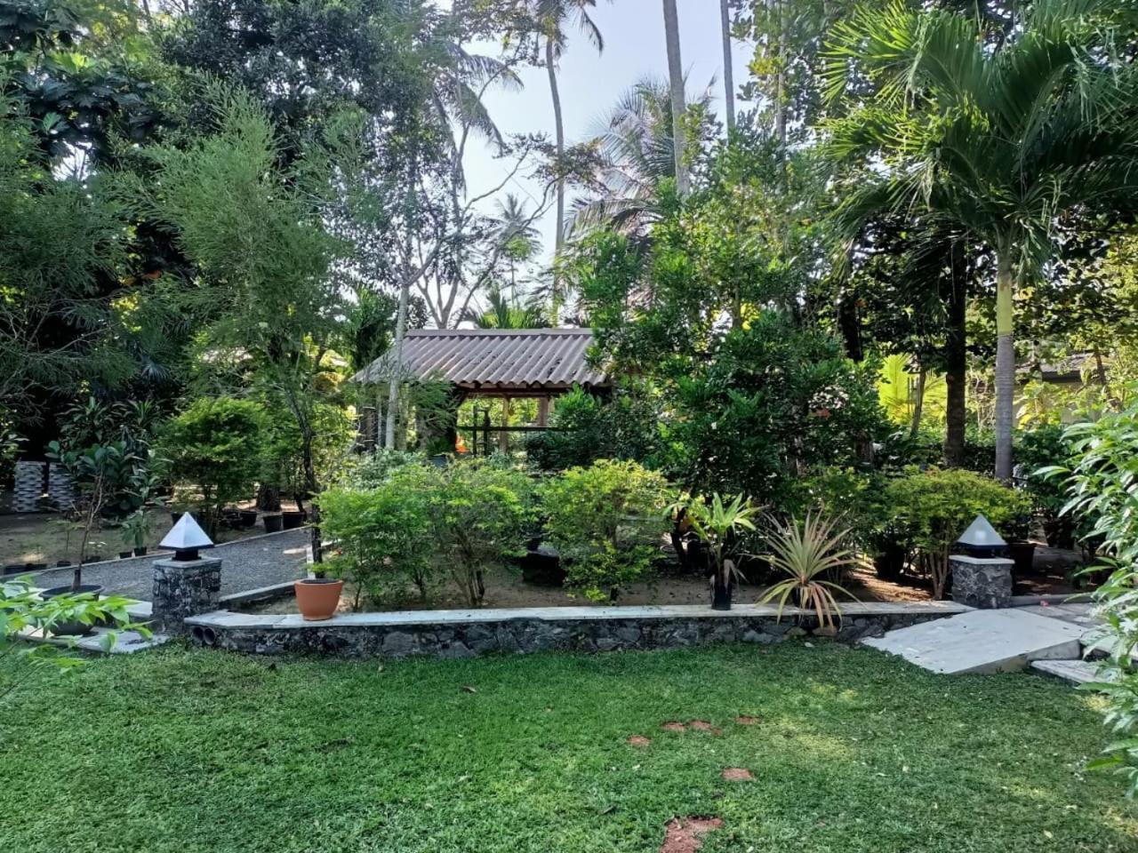 Avalon Village Resort Induruwa Exteriör bild