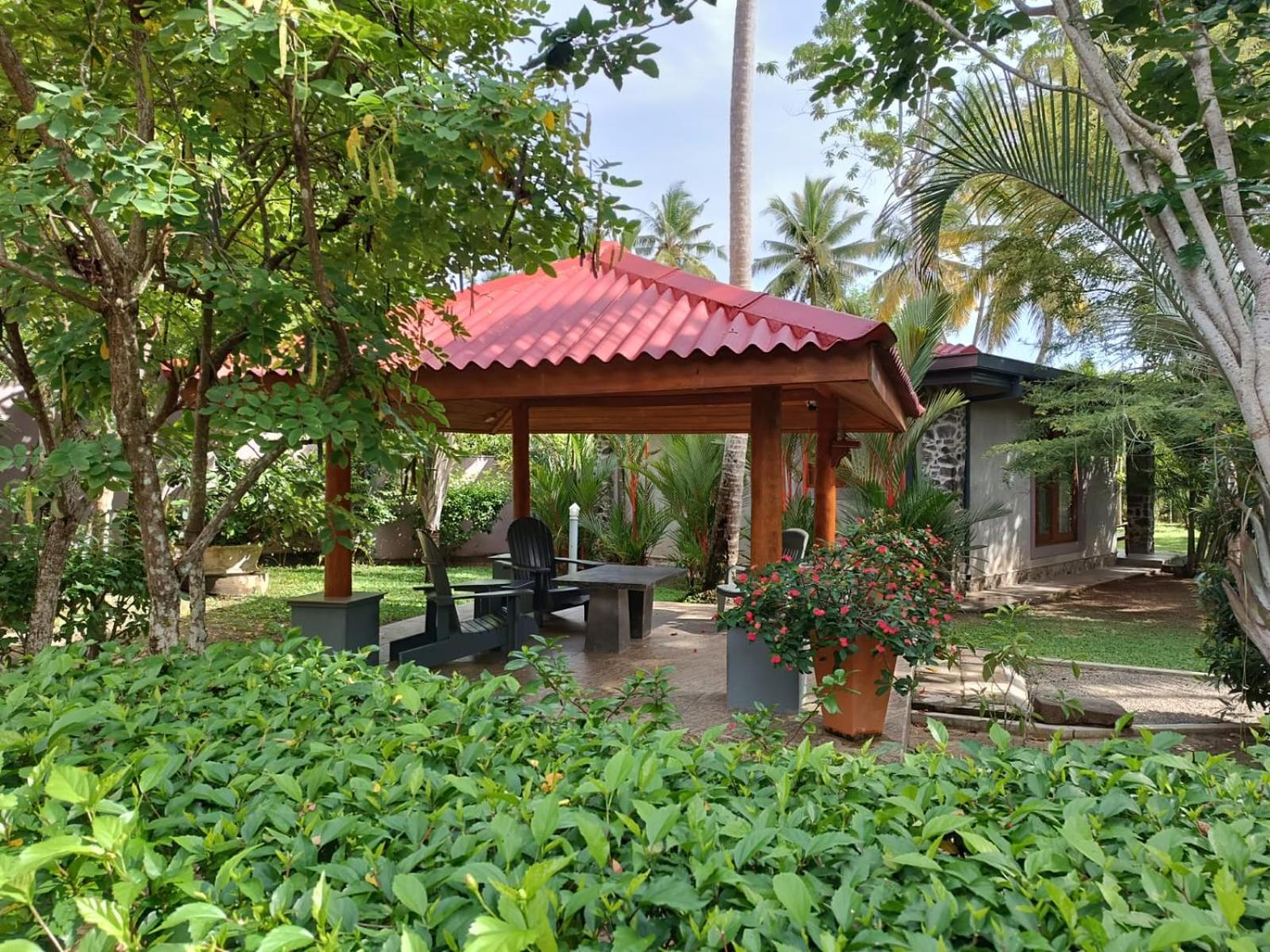 Avalon Village Resort Induruwa Exteriör bild