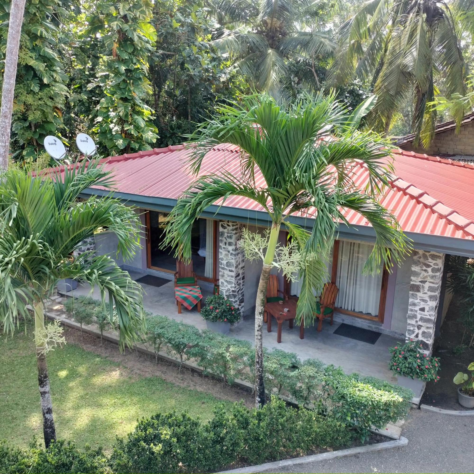 Avalon Village Resort Induruwa Exteriör bild