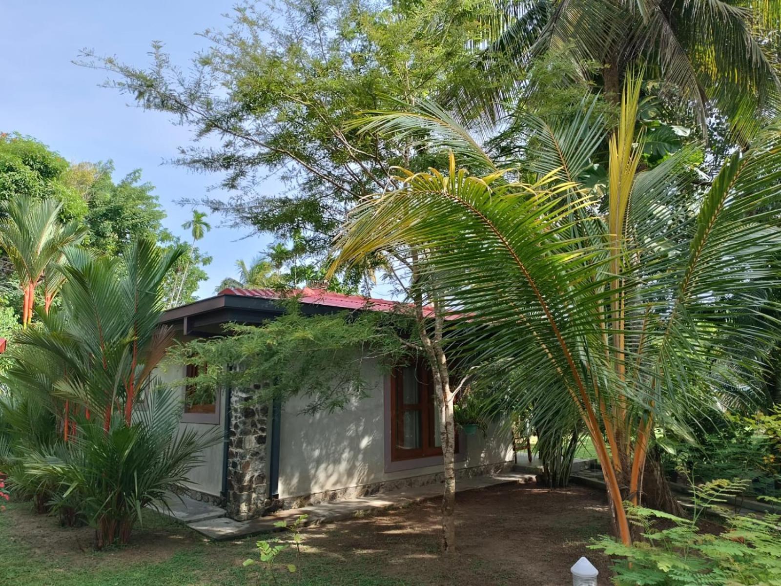 Avalon Village Resort Induruwa Exteriör bild