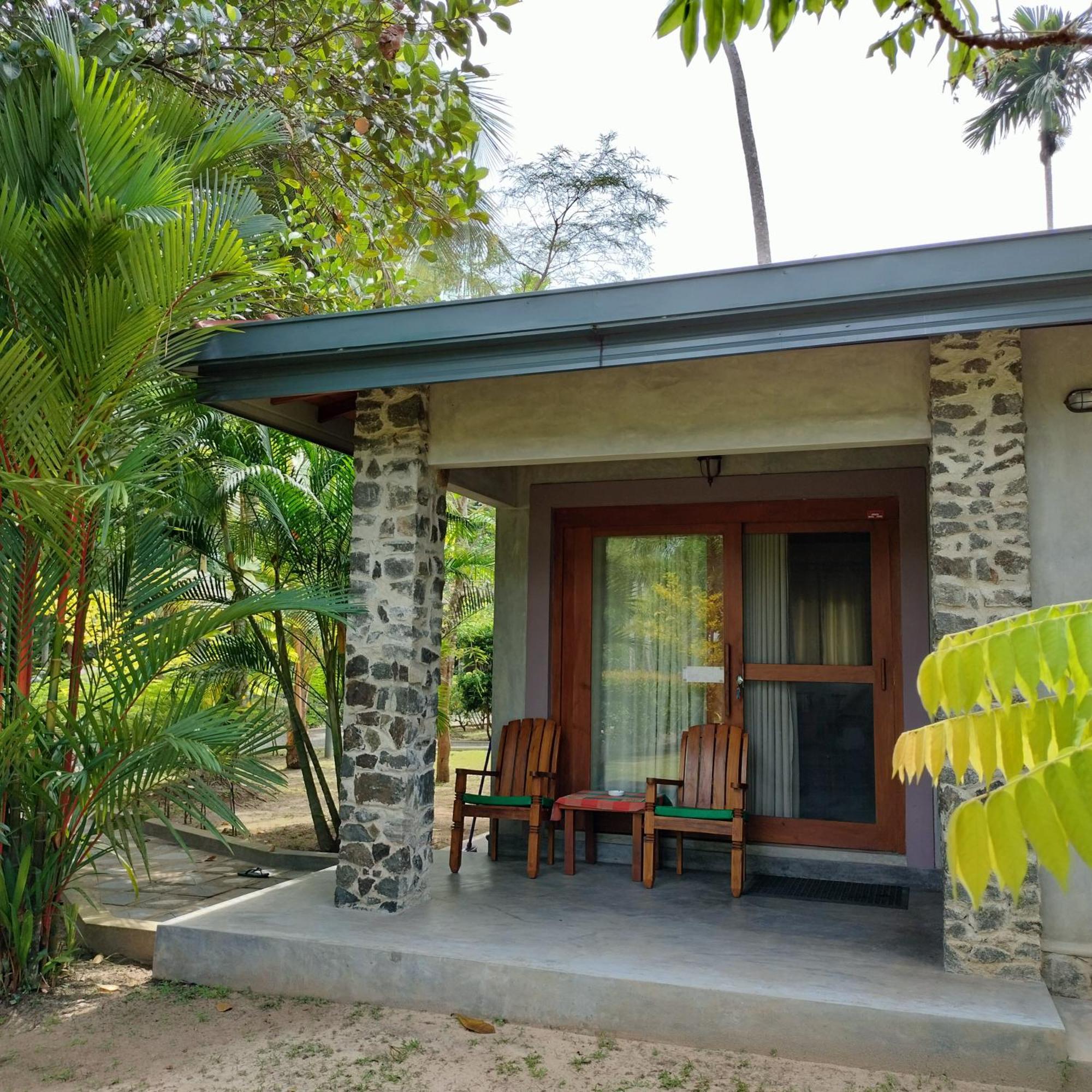 Avalon Village Resort Induruwa Exteriör bild